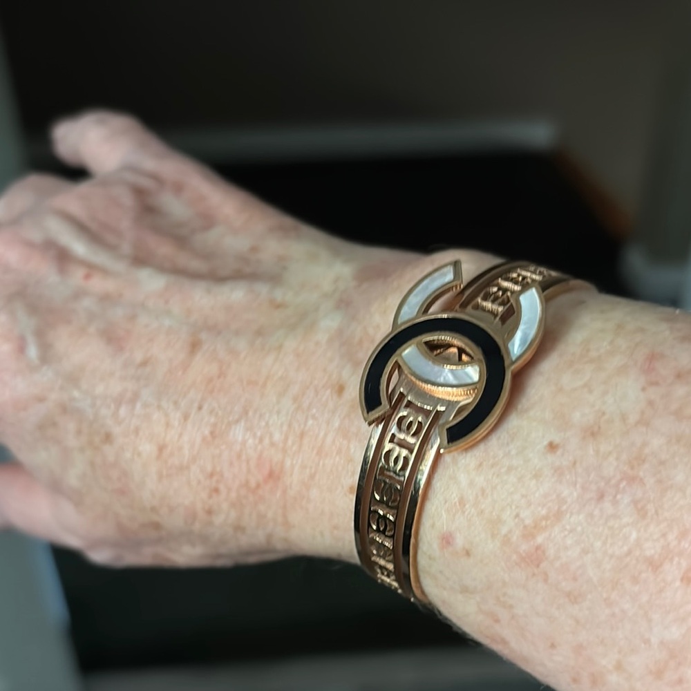 Chic Gold Bracelet with Black and White Accents